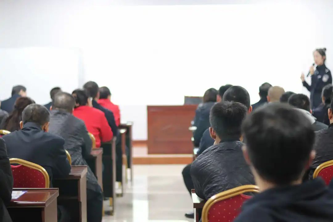 新闻|乐陵市网安大队走进亚萨合莱果博五金共筑网络安全防线